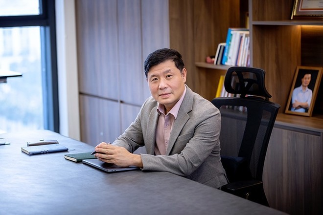 Giáo sư Vũ Hà Văn, nhà đồng sáng lập GeneStory chia sẻ công nghệ tiên tiến giúp các nhà khoa học của hôm nay có thể báo đáp công lao của những chiến sĩ đã hy sinh vì đất nước. Giáo sư Vũ Hà Văn, nhà đồng sáng lập GeneStory chia sẻ công nghệ tiên tiến giúp các nhà khoa học của hôm nay có thể báo đáp công lao của những chiến sĩ đã hy sinh vì đất nước.