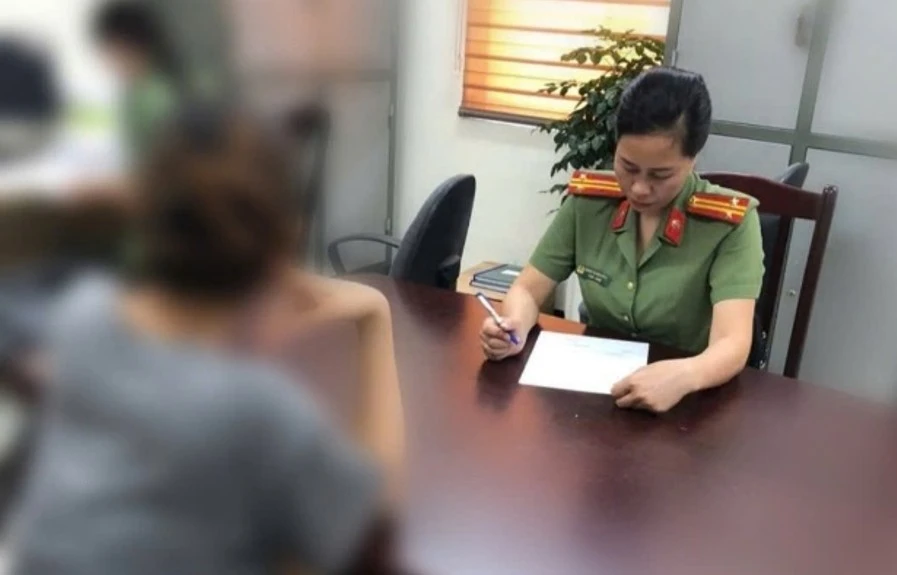 Công an phường Sơn Tây làm việc với chị T.T.T