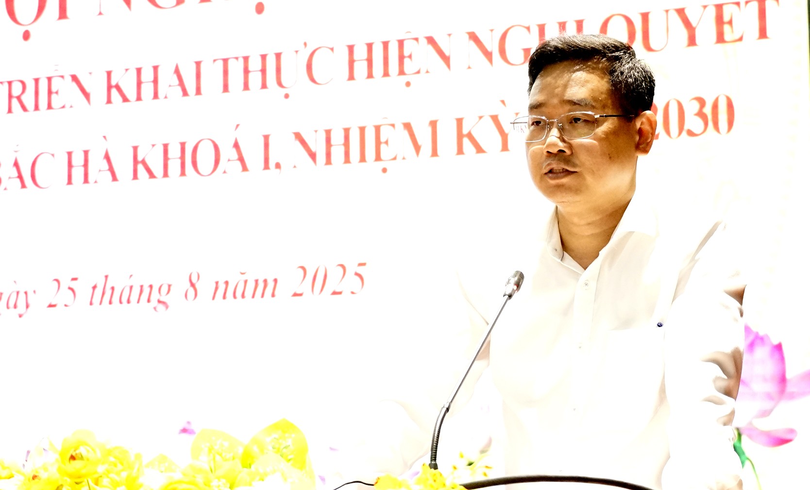 Đồng chí Nguyễn Duy Hòa - Bí thư Đảng ủy xã Bắc Hà quán triệt tại Hội nghị. dsc1563.jpg