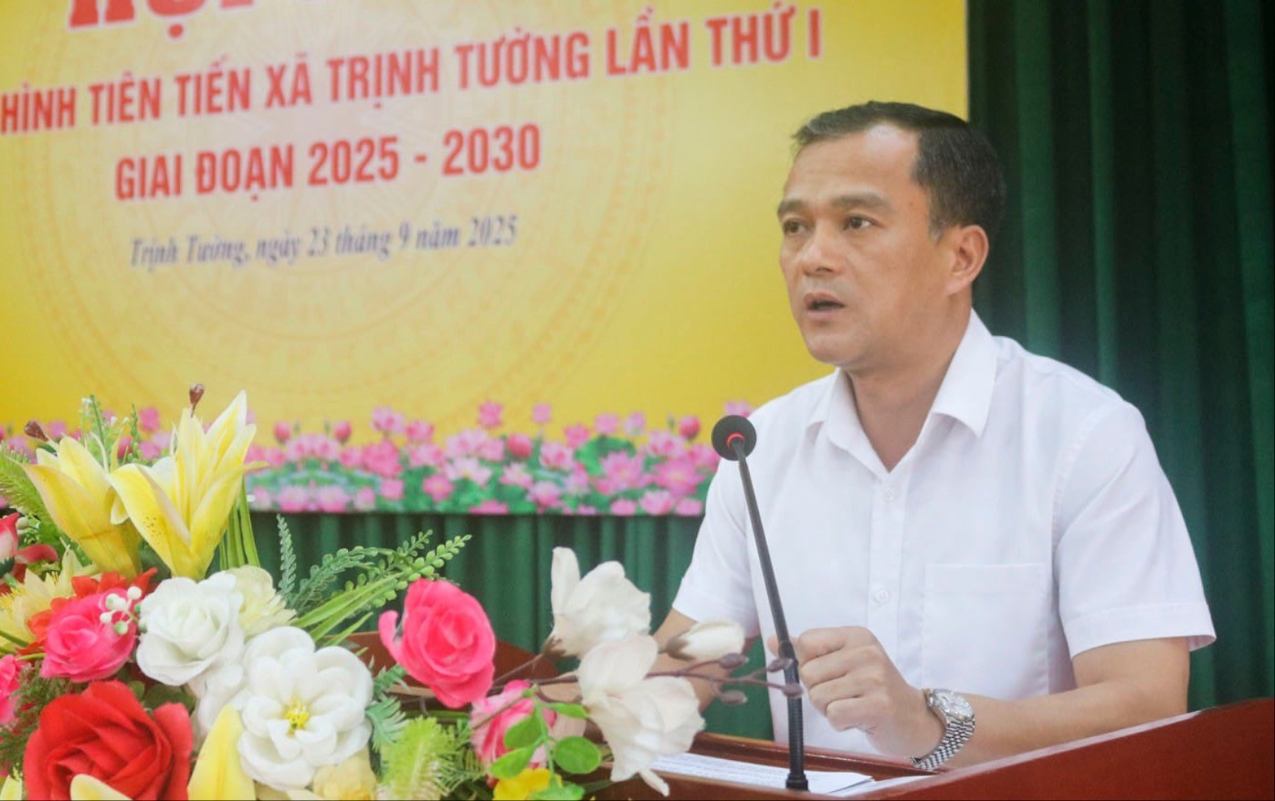 Đồng chí Nguyễn Thế Tài - Bí thư Đảng ủy xã Trịnh Tường phát biểu tại hội nghị. bithu-6401.jpg