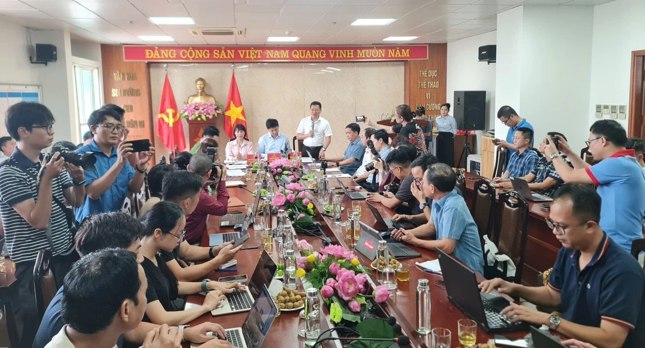 Quảng Ninh tổ chức họp báo thông tin vụ lật tàu trên vịnh Hạ Long.