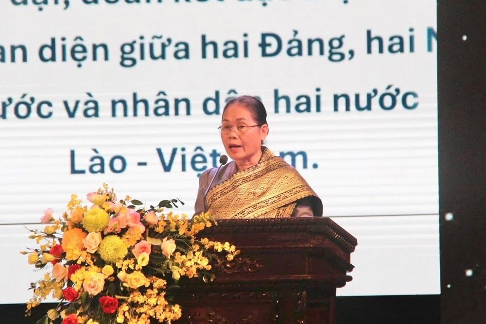 Thứ trưởng Bộ Văn hóa và Du lịch Lào Darany Phommavongsa phát biểu tại buổi lễ.