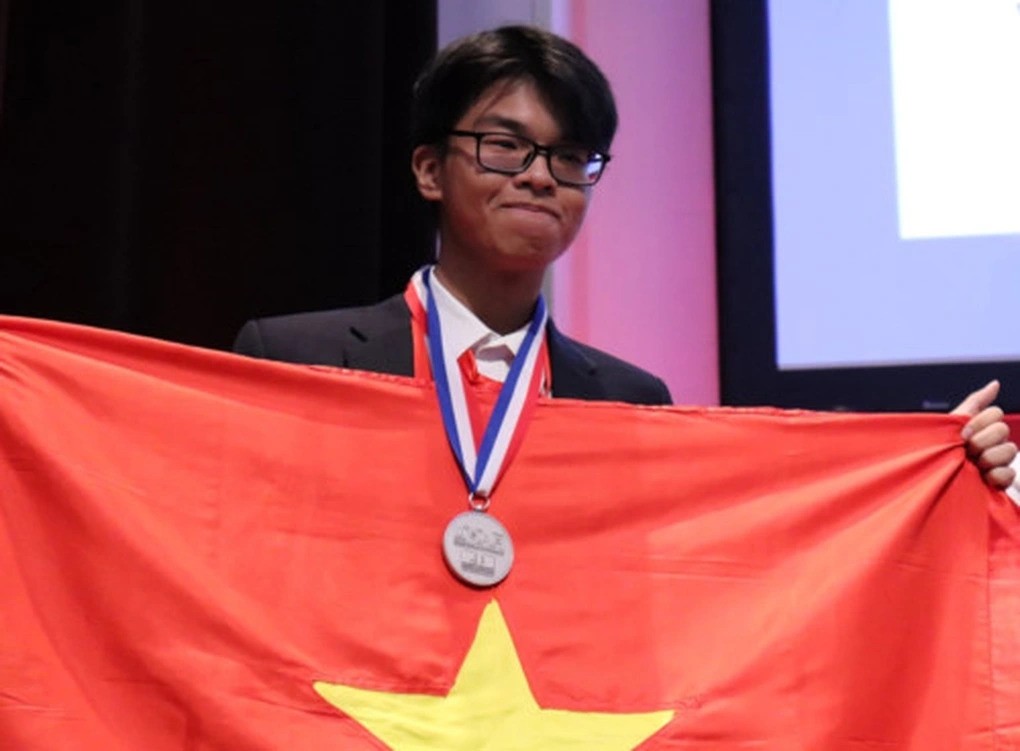 Hình ảnh Nguyễn Đình Hoàng cách đây 6 năm tại kỳ thi Olympic hoá học quốc tế 2019. dinhoang2.jpg