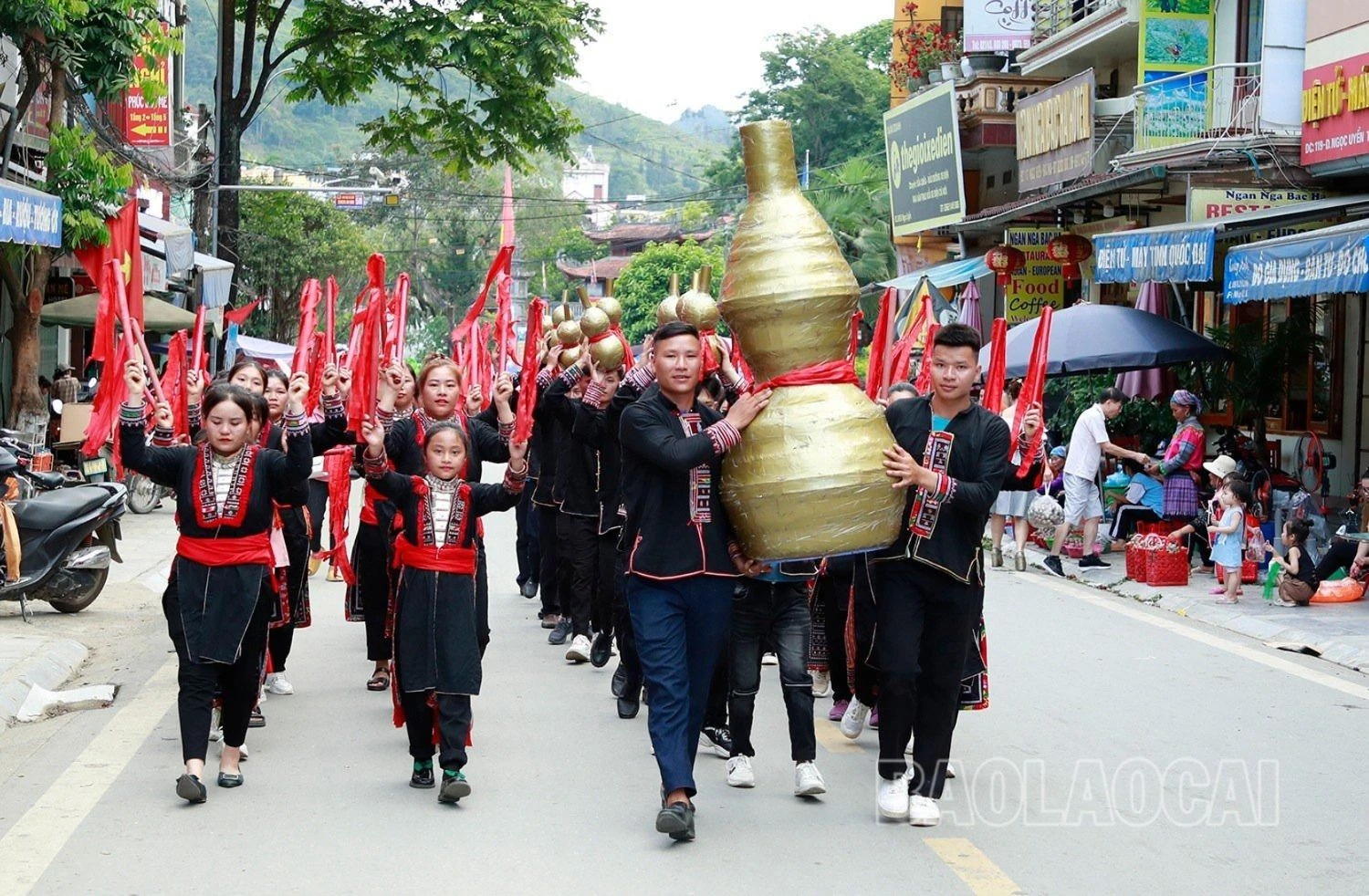 “Vũ điệu cao nguyên” bừng sáng cung đường