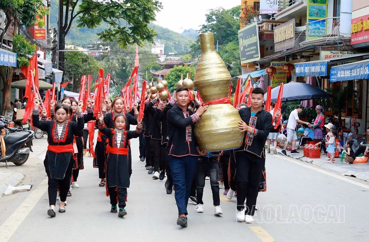 “Vũ điệu cao nguyên” bừng sáng cung đường