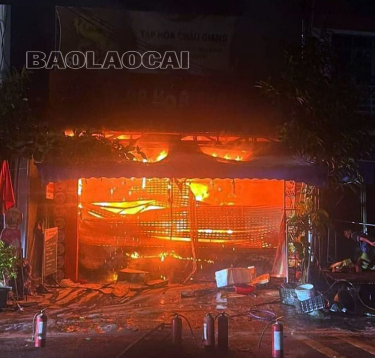 Bảo Hà (Bảo Yên): Cửa hàng tạp hóa bốc cháy trong đêm gây thiệt hại hơn 600 triệu đồng