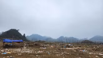 Rác thải ngổn ngang sau lễ hội