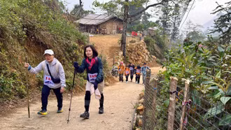 Hơn 200 vận động viên tham gia Giải Leo núi “Chinh phục đỉnh Pu Ta Leng – Đại ngàn hoa Đỗ Quyên” xã Mường Hum lần thứ I, năm 2026