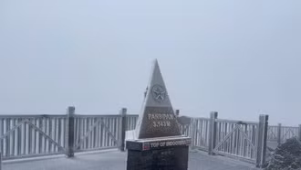 Băng tuyết phủ trắng “nóc nhà Đông Dương”