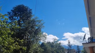 Ngày trời nắng, vùng thấp có nơi nắng nóng