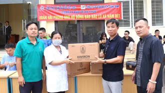 Tiếp tục vận động ủng hộ Quỹ “Vì người nghèo” 