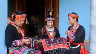 Gìn giữ nét xưa trong trang phục người Dao đỏ