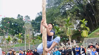 Trò chơi dân gian “khó nhằn” tại Lễ hội đền Thượng