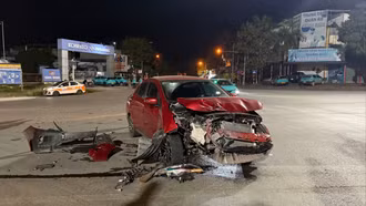 Cận cảnh tình huống va chạm ở đầu đường Phú Thịnh (Lào Cai)