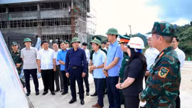 Bí thư Tỉnh ủy Dương Quốc Huy yêu cầu hoàn thành hai trường nội trú biên giới trước năm học mới