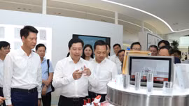 Bí thư Tỉnh ủy Lào Cai Dương Quốc Huy và đoàn công tác các tỉnh Lai Châu, Điện Biên, Tuyên Quang tham quan, khảo sát tại Công ty Cổ phần Tập đoàn Công nghệ sinh học Botanee Vân Nam