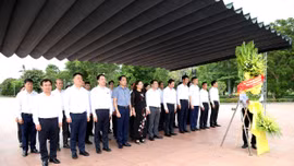 Đoàn công tác tỉnh Lào Cai viếng các anh hùng liệt sĩ tại những "địa chỉ đỏ" trên địa bàn tỉnh Quảng Trị