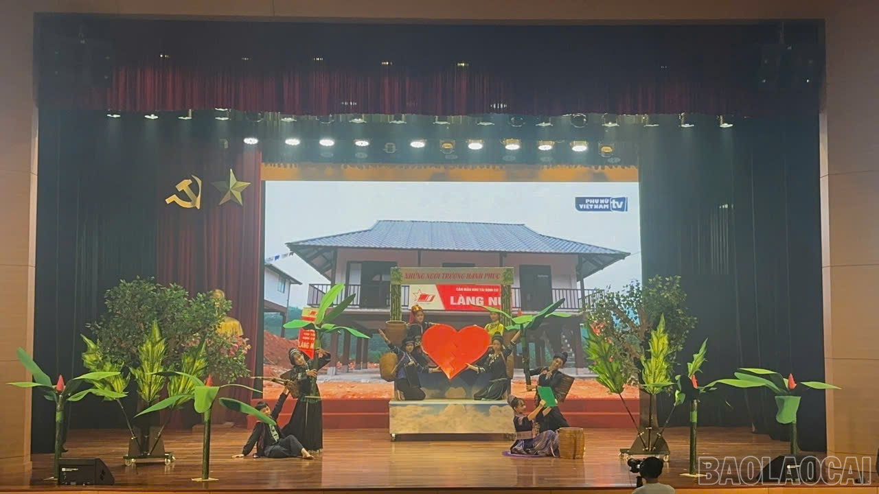 Tiết mục múa "Hồi sinh" của Trường THCS Ngô Văn Sở, thành phố Lào Cai. baolaocai-br_5fdec063-2a02-47d1-bc7f-25781f57d134.png
