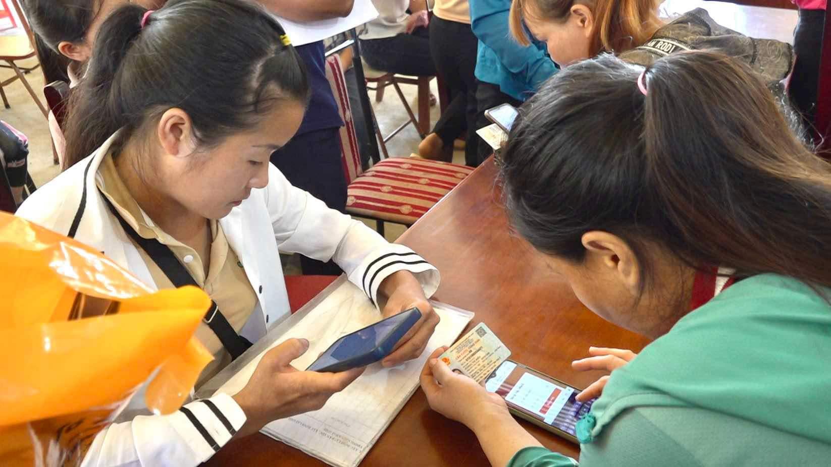 Phụ huynh cập nhật thông tin trực tuyến trên Cổng dịch vụ công quốc gia cho trẻ. 1A6539F5-BF80-4415-A3D4-45A7BBBAD4E8.jpeg