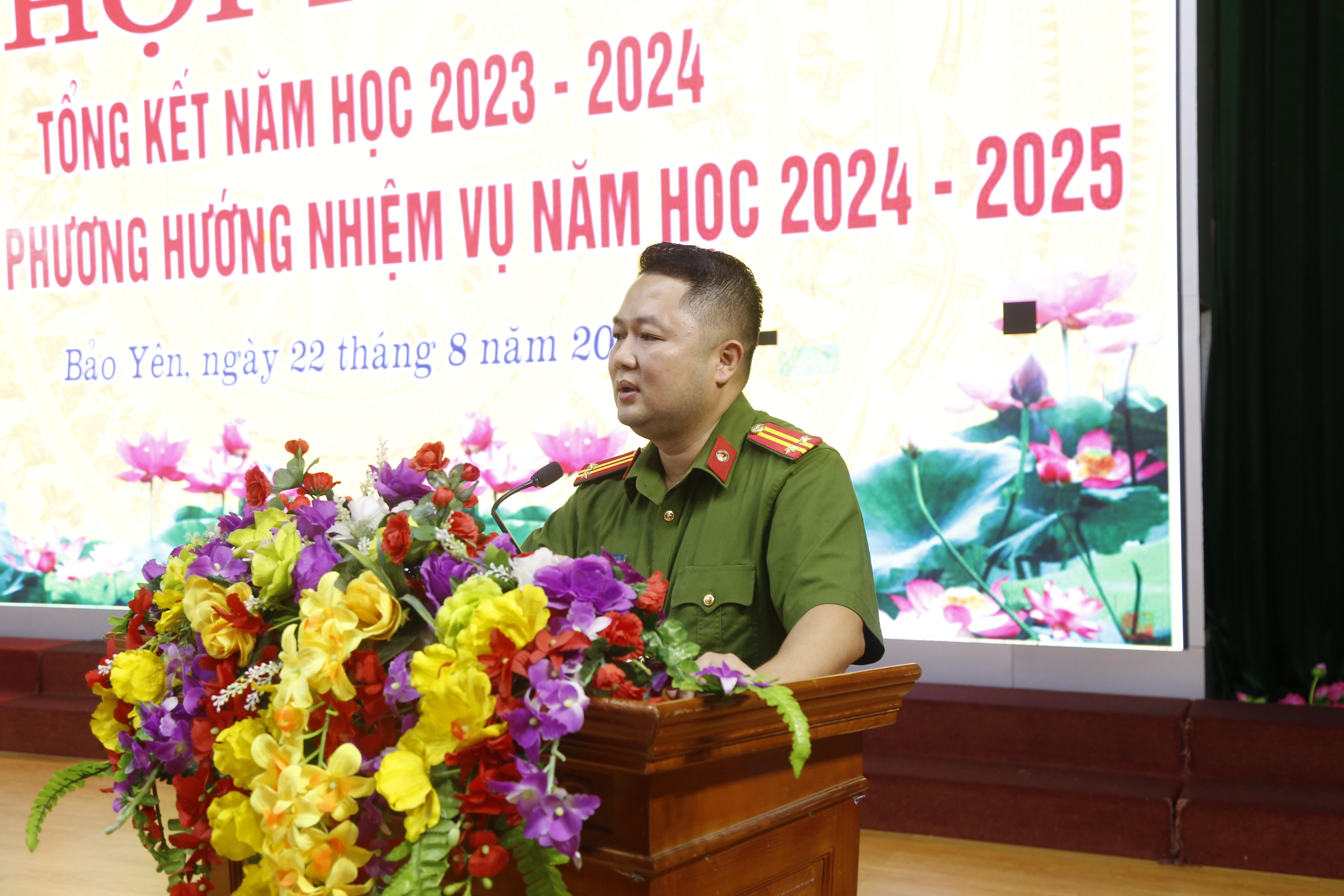 Cán bộ Công an huyện Bảo Yên tuyên truyền về chiến dịch tại hội nghị tổng kết năm học. BD448581-43AC-45A9-9F06-D55ED93CF225.jpeg