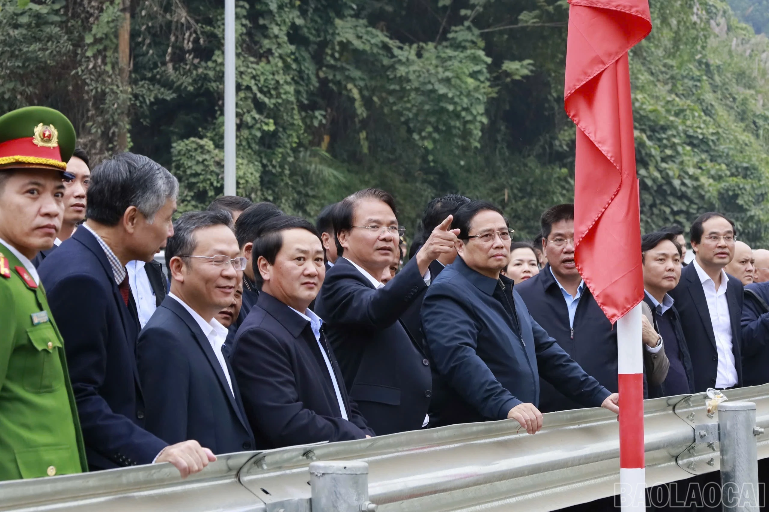 Đoàn công tác thị sát vị trí điểm nối ray giữa 2 nước Việt Nam - Trung Quốc.