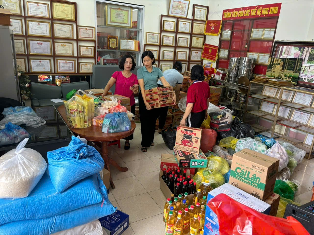 Liên Đội trường THCS Pom Hán, thành phố Lào Cai quyên góp ủng hộ gia đình học sinh bị ảnh hưởng bão lũ. C81D1A2E-F9FC-451B-8D4B-A9AEBD75B461.jpeg