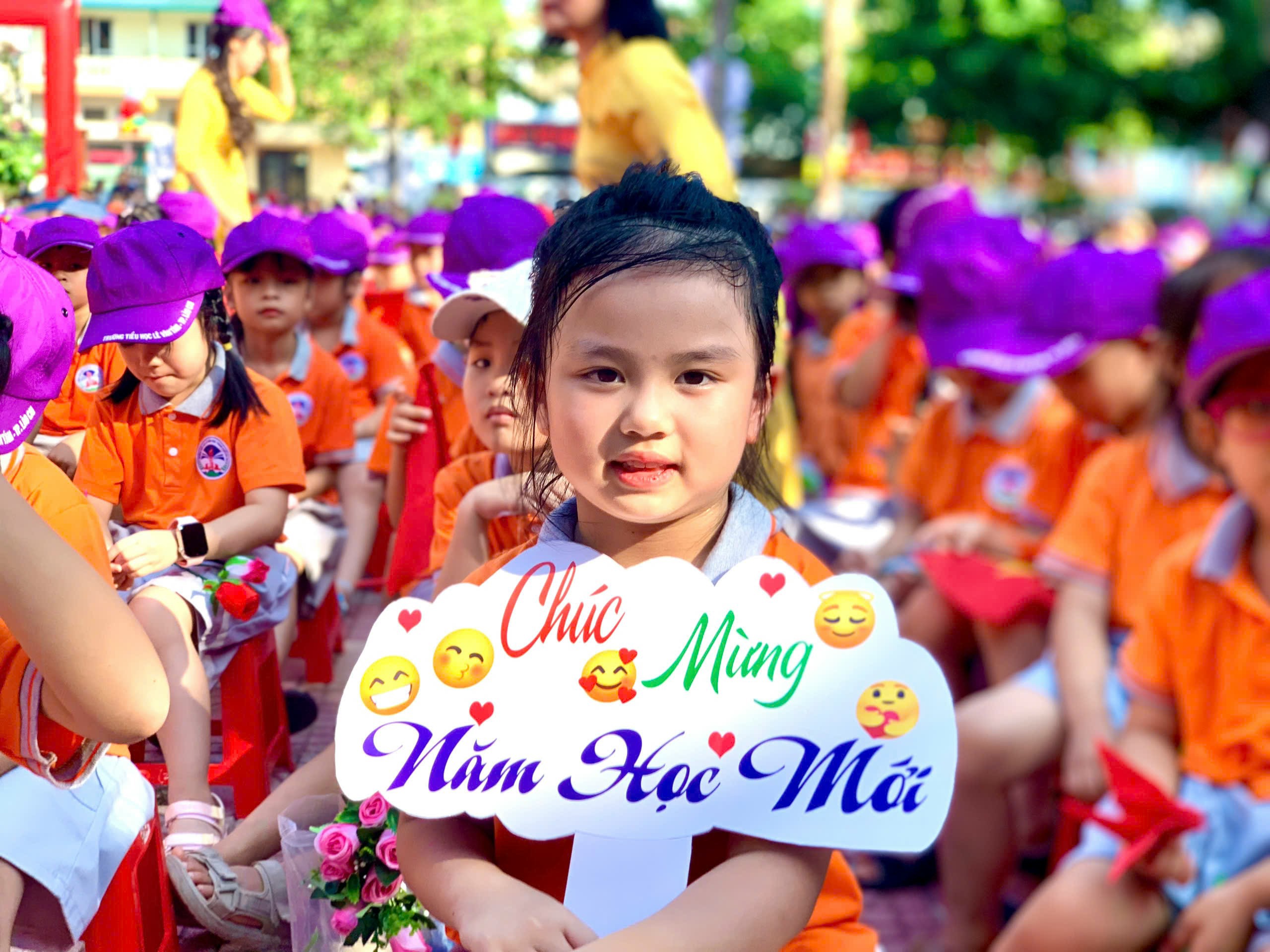 Ngày khai giảng không chỉ là khởi đầu của một năm học mới mà còn là cơ hội để các em học sinh gặp gỡ lại bạn bè, làm quen với thầy cô và chuẩn bị cho những kiến thức mới. Hy vọng năm học 2024 - 2025 này sẽ mang đến cho các em thật nhiều niềm vui. 90627B32-7D59-461E-B192-266F0BB520D1.jpeg