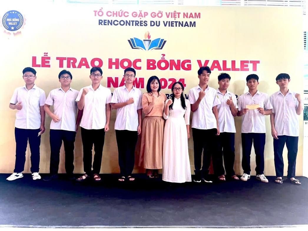 9 học sinh Lào Cai được nhận học bổng Vallet năm 2024. A2C9C057-7324-424F-8BD4-BA19D0A9649E.jpeg