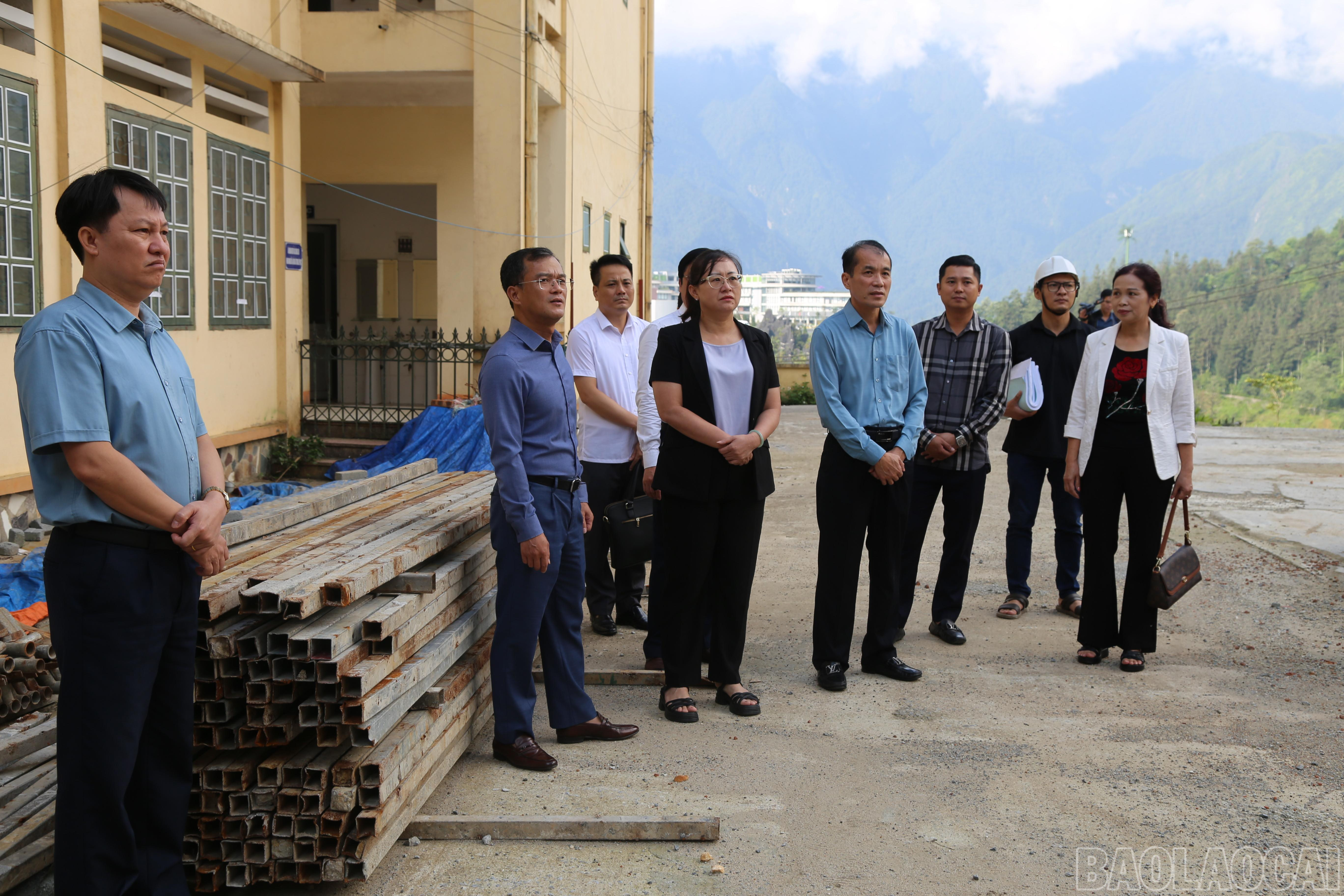 Đoàn kiểm tra hạng mục nhà bán trú và nhà lớp học Trường THPT số 1 thị xã Sa Pa. 77F4BC3B-3937-4B06-971E-C7F594B37D7A.jpeg