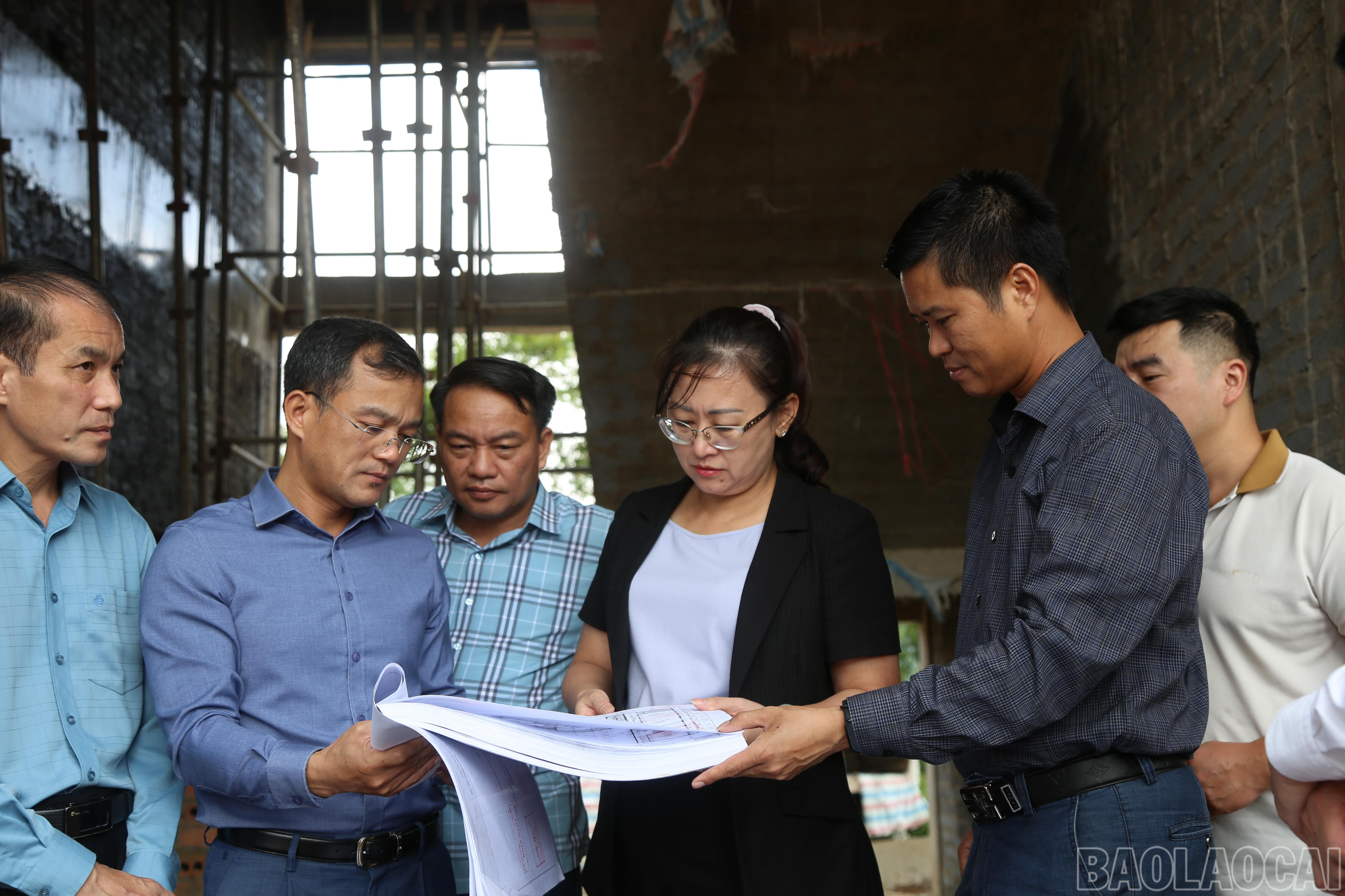 Đoàn làm việc với đơn vị thiết kế, thi công Trường Tiểu học và THCS Võ Thị Sáu, phường Ô Quý Hồ, thị xã Sa Pa. 7581D3F6-7949-422B-BB86-854999788050.jpeg