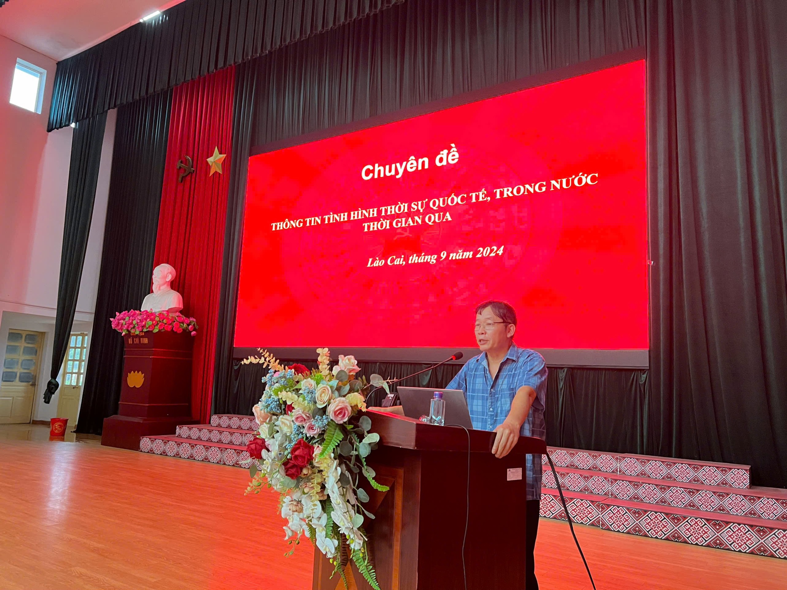 Đồng chí Nguyễn Văn Dũng, Phó trưởng Ban Tuyên giáo Đảng ủy Khối Cơ quan - Doanh nghiệp tỉnh truyền đạt tại tuần sinh hoạt. FD276AD7-4B7F-4B69-960E-E8C0FFE829CC.jpeg