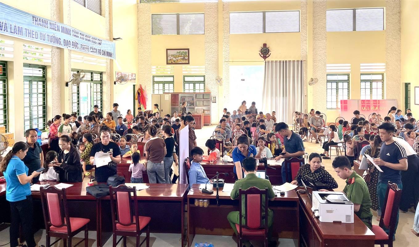 Toàn huyện Bảo Yên có 24.359 trẻ em dưới 14 tuổi, trong đó có 8.528 trẻ em dưới 6 tuổi. 8D5410B3-8DE2-42D1-BB69-F681325FD46D.jpeg