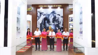 Ra mắt Không gian văn hóa Hồ Chí Minh tại Công ty Apatit Việt Nam