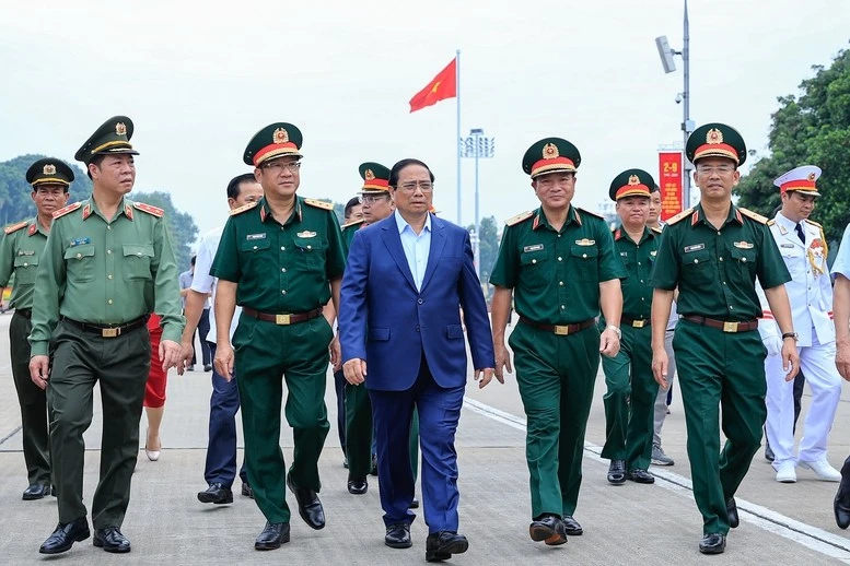 Thủ tướng Phạm Minh Chính kiểm tra thực tế kết quả tu bổ định kỳ công trình Lăng Chủ tịch Hồ Chí Minh năm 2024.