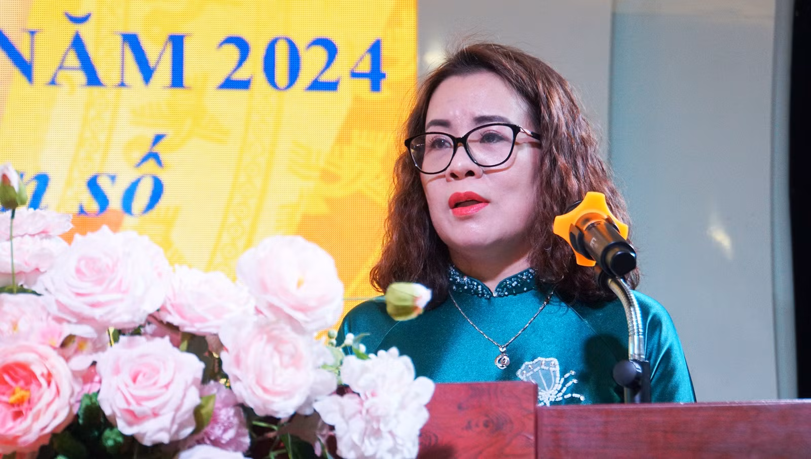 Bà Trương Thị Thanh Vân, Chi cục trưởng Cục Dân số tỉnh phát biểu tại hội nghị.