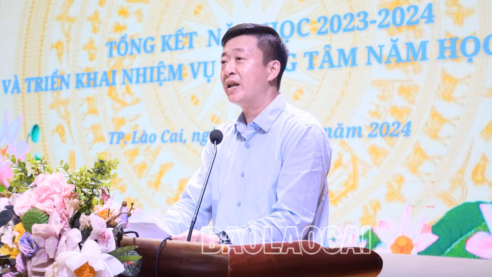 Ông Ngô Vũ Quốc, Phó Chủ tịch UBND thành phố Lào Cai phát biểu tại hội nghị.