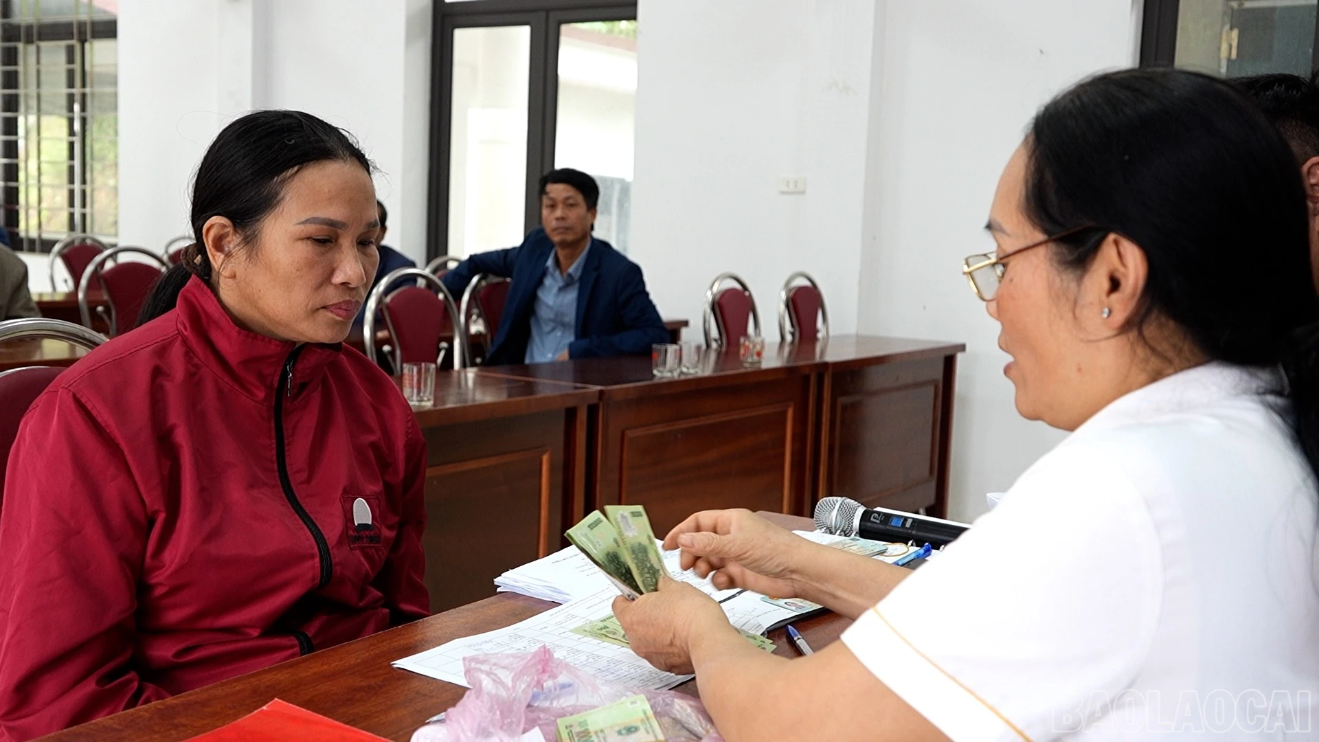 baolaocai-br_cap-phat-tien-mat-6.jpg