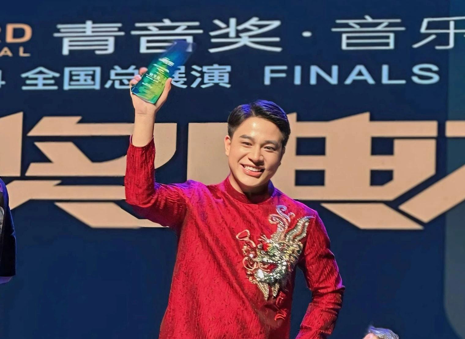 Hát opera bằng giọng phi giới tính, Trần Tùng Anh đoạt giải Đặc biệt.