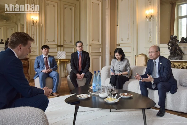 Ông François Xavier Lauch, Tỉnh trưởng tỉnh Hérault, đánh giá cao những đóng góp của cộng đồng người Việt cho sự phát triển kinh tế của địa phương. (Ảnh: MINH DUY)