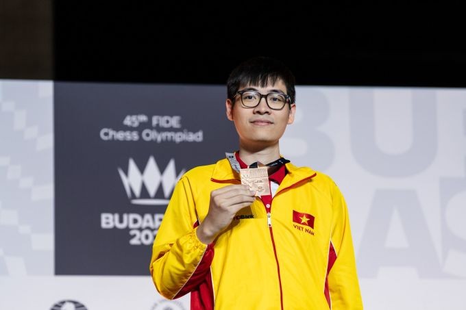 Lê Tuấn Minh với HC đồng cá nhân bàn ba bảng Mở rộng Olympiad cờ vua tại Budapest, Hungary tối 22/9/2024. Ảnh: Huỳnh Hoa Minh Nhật