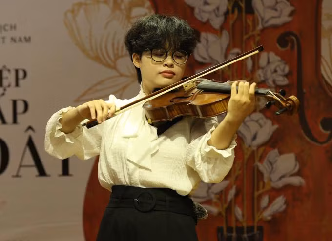 Xuân Anh trong buổi biểu diễn tốt nghiệp tại Học viện Âm nhạc Quốc gia Việt Nam, hồi tháng 6. Ảnh: Nhân vật cung cấp