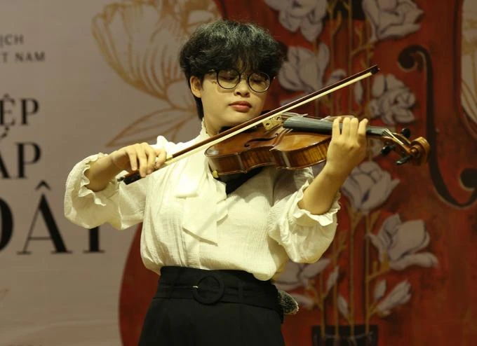 Xuân Anh trong buổi biểu diễn tốt nghiệp tại Học viện Âm nhạc Quốc gia Việt Nam, hồi tháng 6. Ảnh: Nhân vật cung cấp