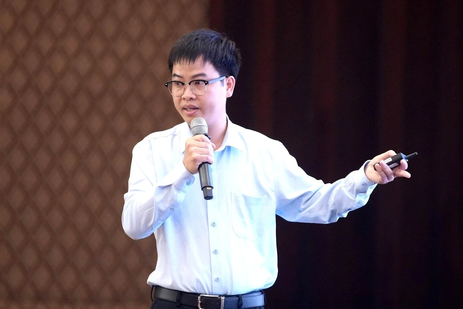 TS Phạm Huy Hiệu là giảng viên Viện Kỹ thuật và Khoa học máy tính, đồng thời là chuyên gia nghiên cứu tại Trung tâm Sức khỏe thông minh VinUni-Illinois, Trường Đại học VinUni. Ảnh: NVCC