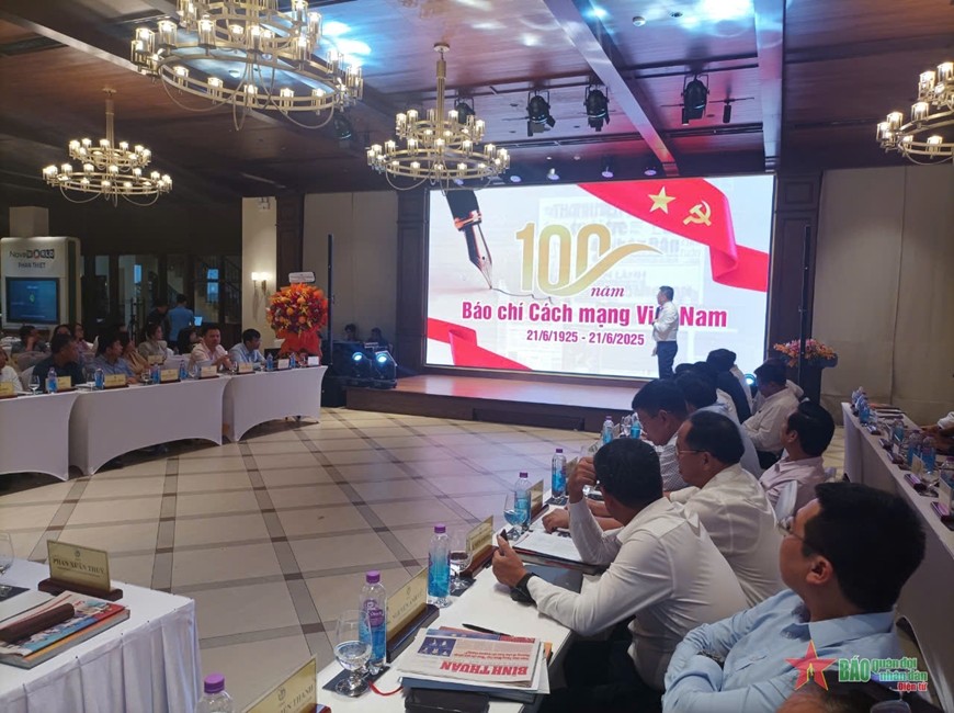 Đồng chí Lê Quốc Minh, Ủy viên Trung ương Đảng, Phó trưởng ban Tuyên giáo Trung ương, Tổng Biên tập Báo Nhân Dân, Chủ tịch Hội Nhà báo Việt Nam thuyết trình tại diễn đàn. Đồng chí Lê Quốc Minh, Ủy viên Trung ương Đảng, Phó trưởng ban Tuyên giáo Trung ương, Tổng Biên tập Báo Nhân Dân, Chủ tịch Hội Nhà báo Việt Nam thuyết trình tại diễn đàn.