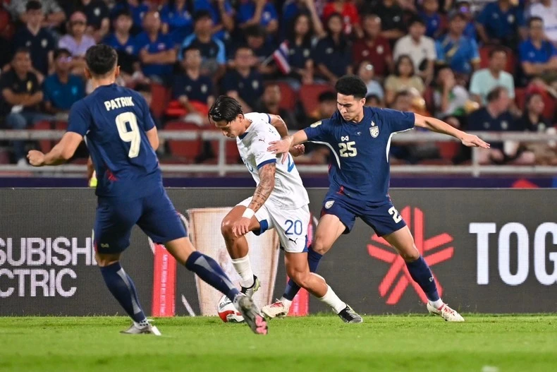 Trận đấu diễn ra đầy căng thẳng. (Ảnh: FAT)