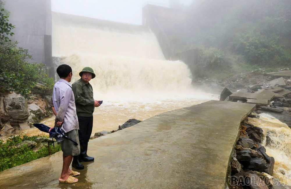 Kiểm tra ngầm tràn thôn Láo Vàng.