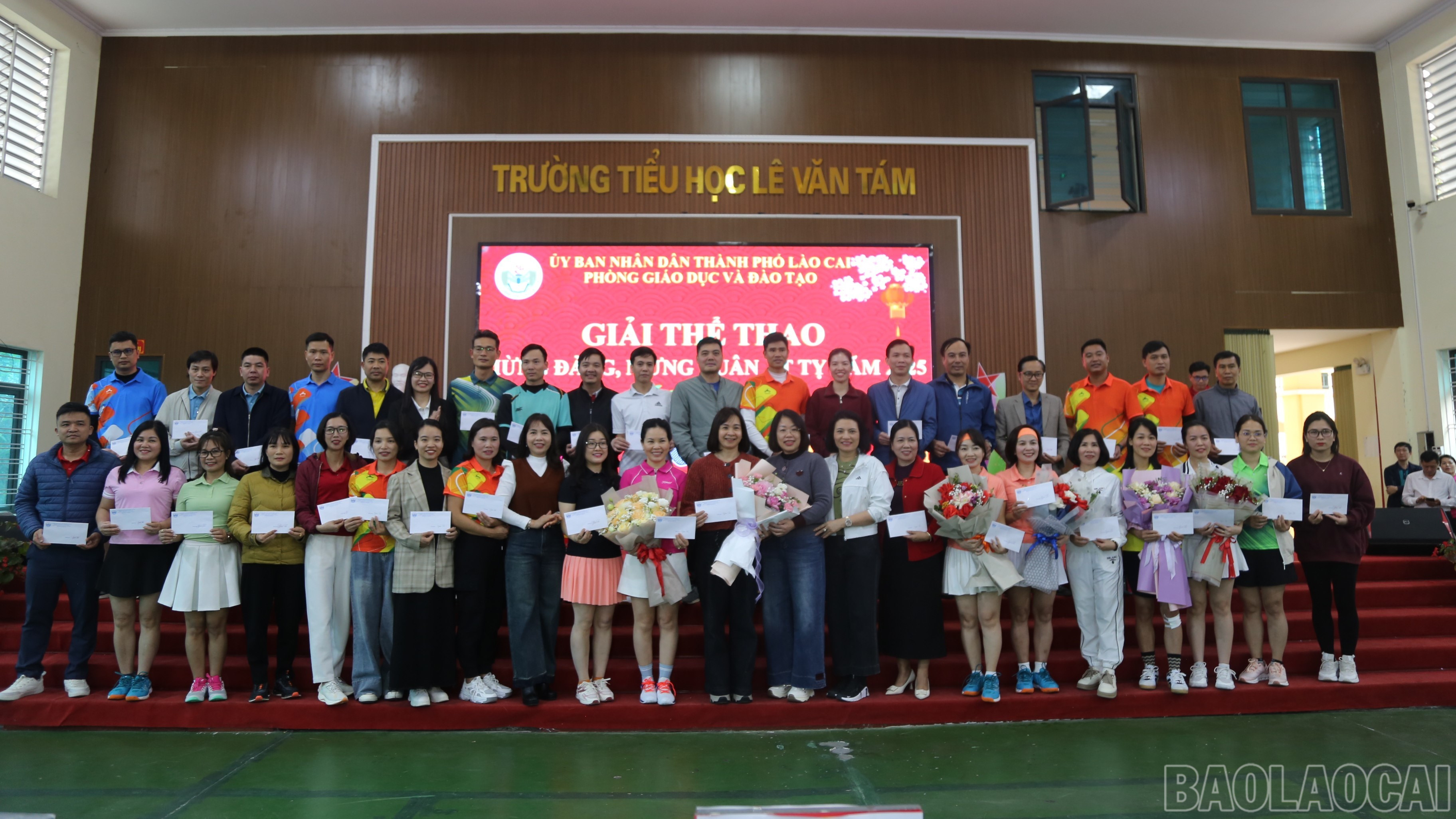 Trao giải Tư. baolaocai-br_img-8136.jpg