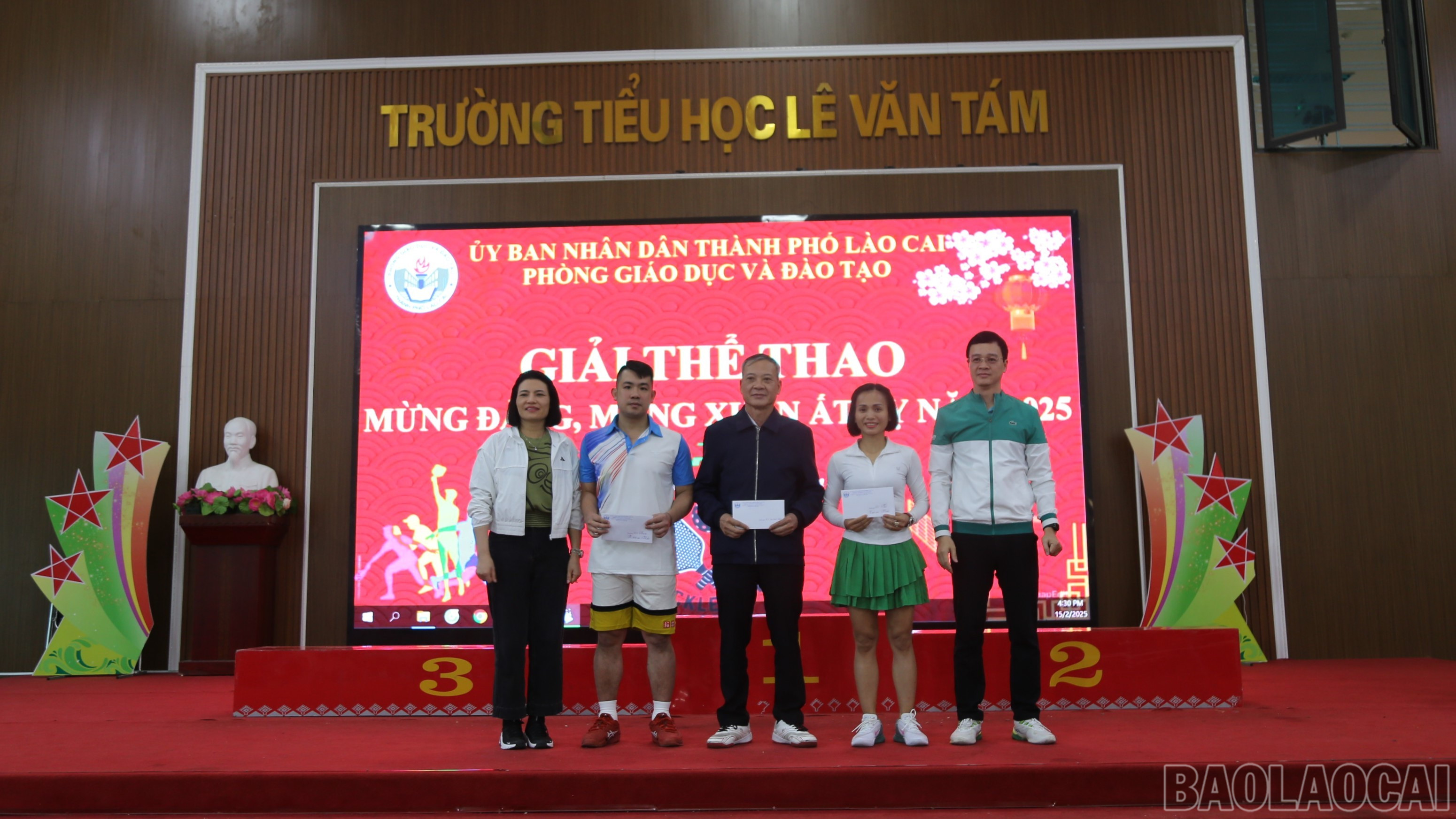 Trao giải chuyên đề cho các vận động viên. baolaocai-br_img-8129.jpg