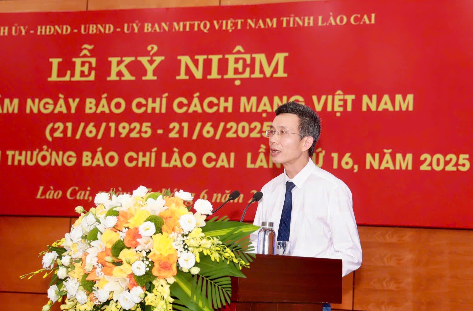 Đồng chí Lê Trường Giang, Chủ tịch Hội Nhà báo tỉnh, Tổng biên tập Báo Lào Cai phát biểu tại lễ kỷ niệm. img-8883.jpg