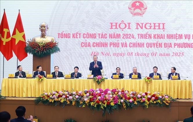 Tổng Bí thư Tô Lâm, Chủ tịch nước Lương Cường, Thủ tướng Phạm Minh Chính, Chủ tịch Quốc hội Trần Thanh Mẫn tại hội nghị. Tổng Bí thư Tô Lâm, Chủ tịch nước Lương Cường, Thủ tướng Phạm Minh Chính, Chủ tịch Quốc hội Trần Thanh Mẫn tại hội nghị.